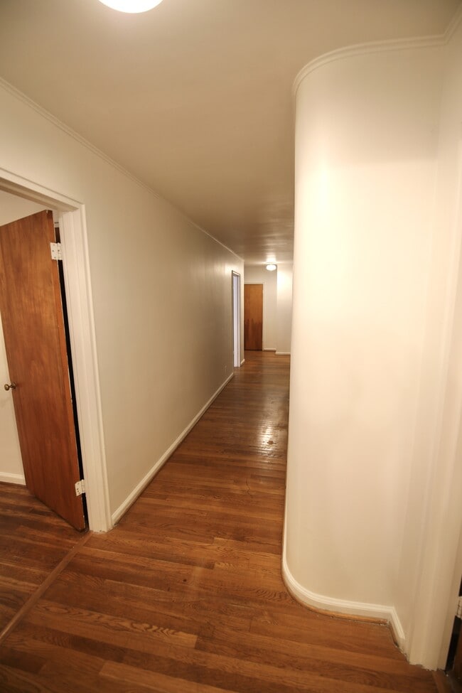 Building Photo - 3191 E Broad St