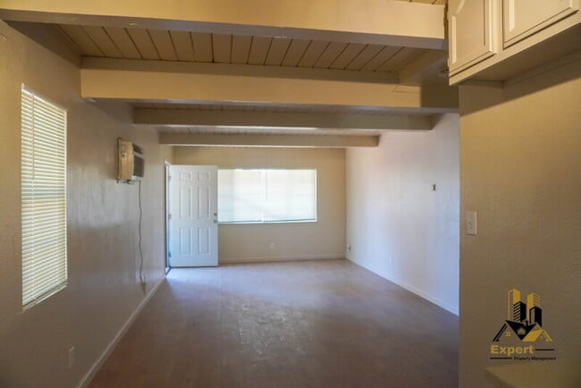 Building Photo - 697 Santiago Ave