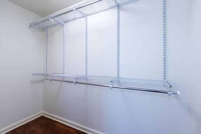 Building Photo - Beautiful Brookside duplex unit - NO PETS