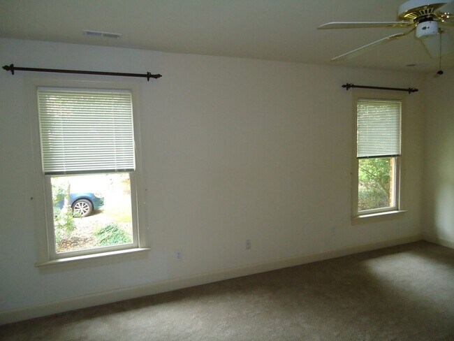 Building Photo - GATLING POINTE