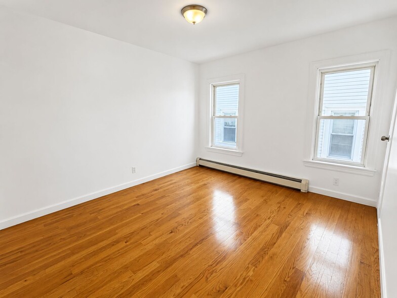 Building Photo - 118 Vernal St