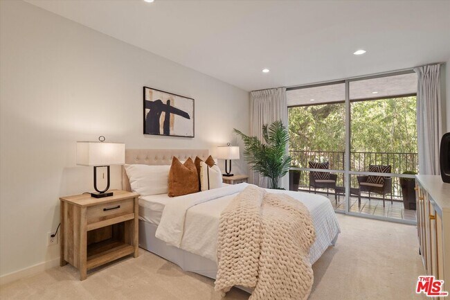 Building Photo - 850 Kings Rd