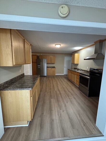 Kitchen - 221 Court Ave N
