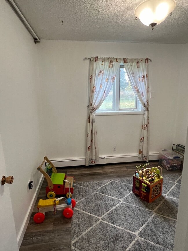 Building Photo - Duplex-Lower Unit in Aurora Subdivision-SPECIAL: $250.00 off first month's rent!