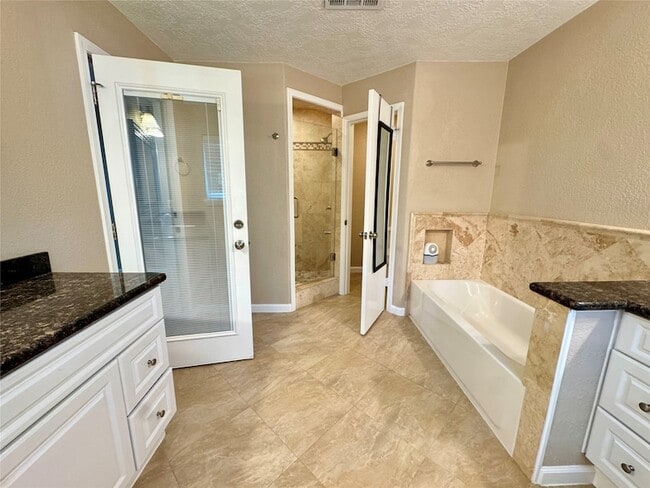 Building Photo - 28922 Savannah Dr