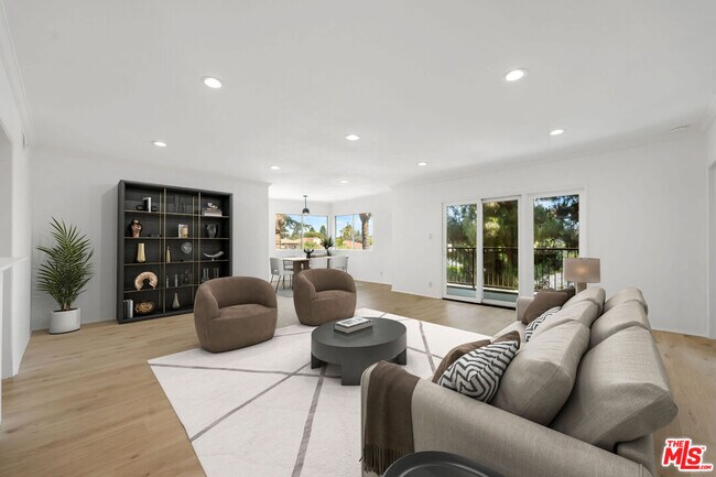 Primary Photo - 222 7th St