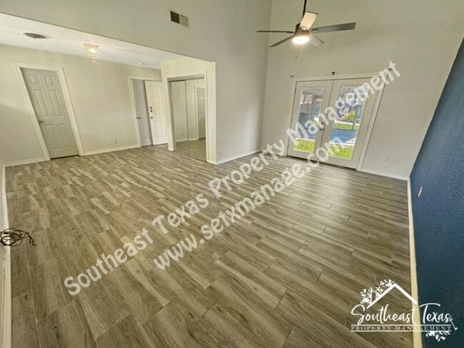 Building Photo - 515 Devon Dr