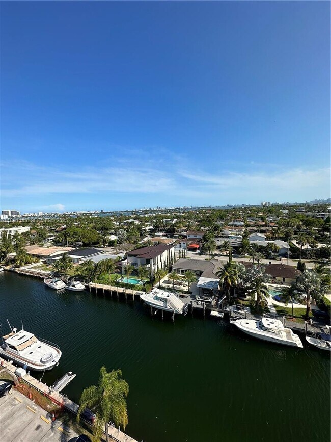 Building Photo - 2350 NE 135th St