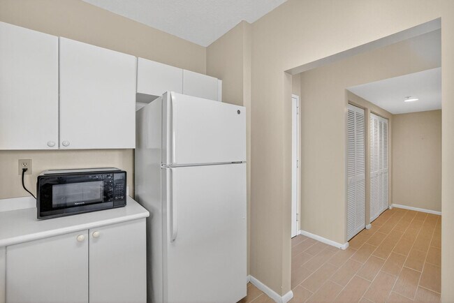 Building Photo - 3020 NE 32nd Ave