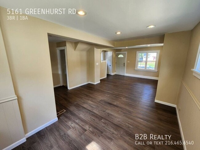 Building Photo - 5161 Greenhurst Dr