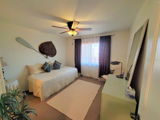 Building Photo - 106 1st St E