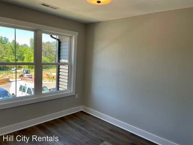 Building Photo - 3 br, 2.5 bath House - 122 Sunburst Villa ...
