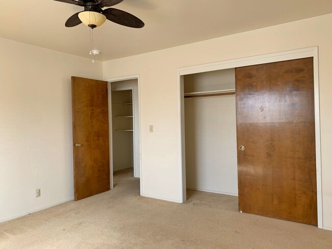 Building Photo - 1640 Clearview Dr
