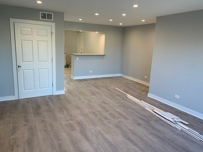 Building Photo - 9382 Bay Colony Dr