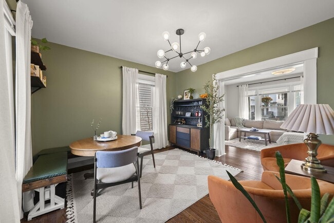 Building Photo - 664 Siebert St