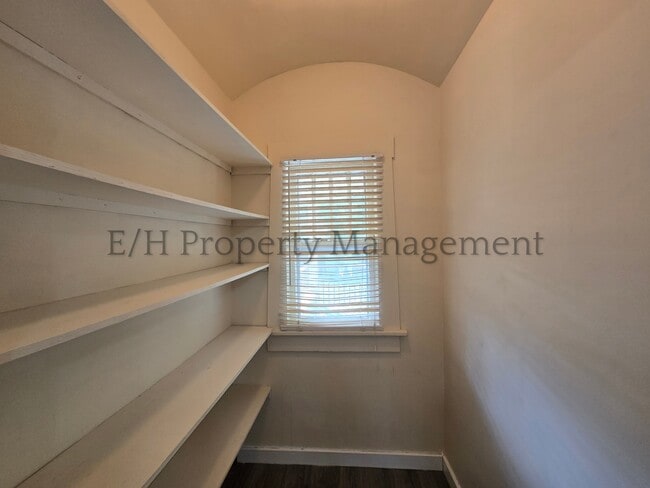Building Photo - 907 N Faulkner St