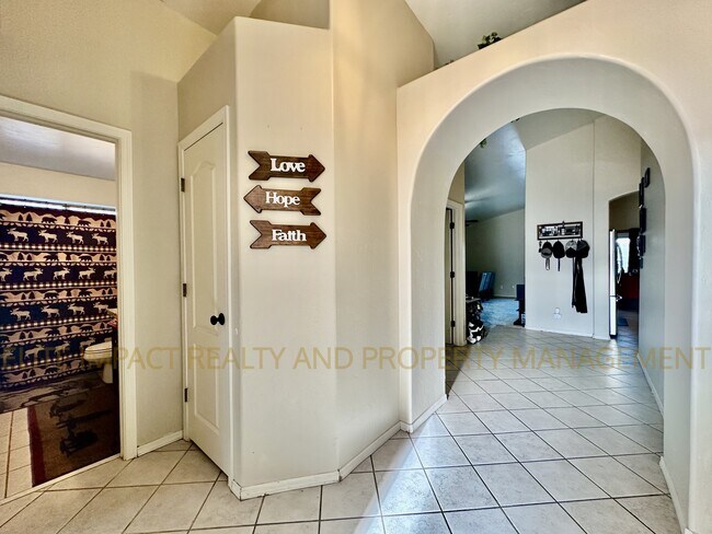 Building Photo - 7510 N Thornwood Rd