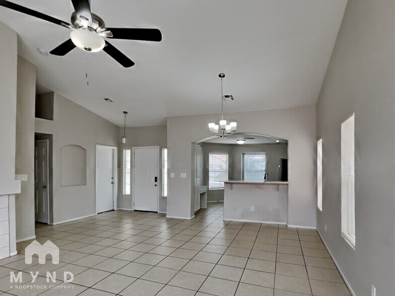 Building Photo - 3942 Redfield Ave