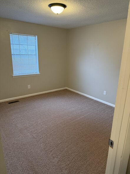 Building Photo - 433 Bridle Trace Dr