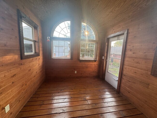Building Photo - Kenosha House