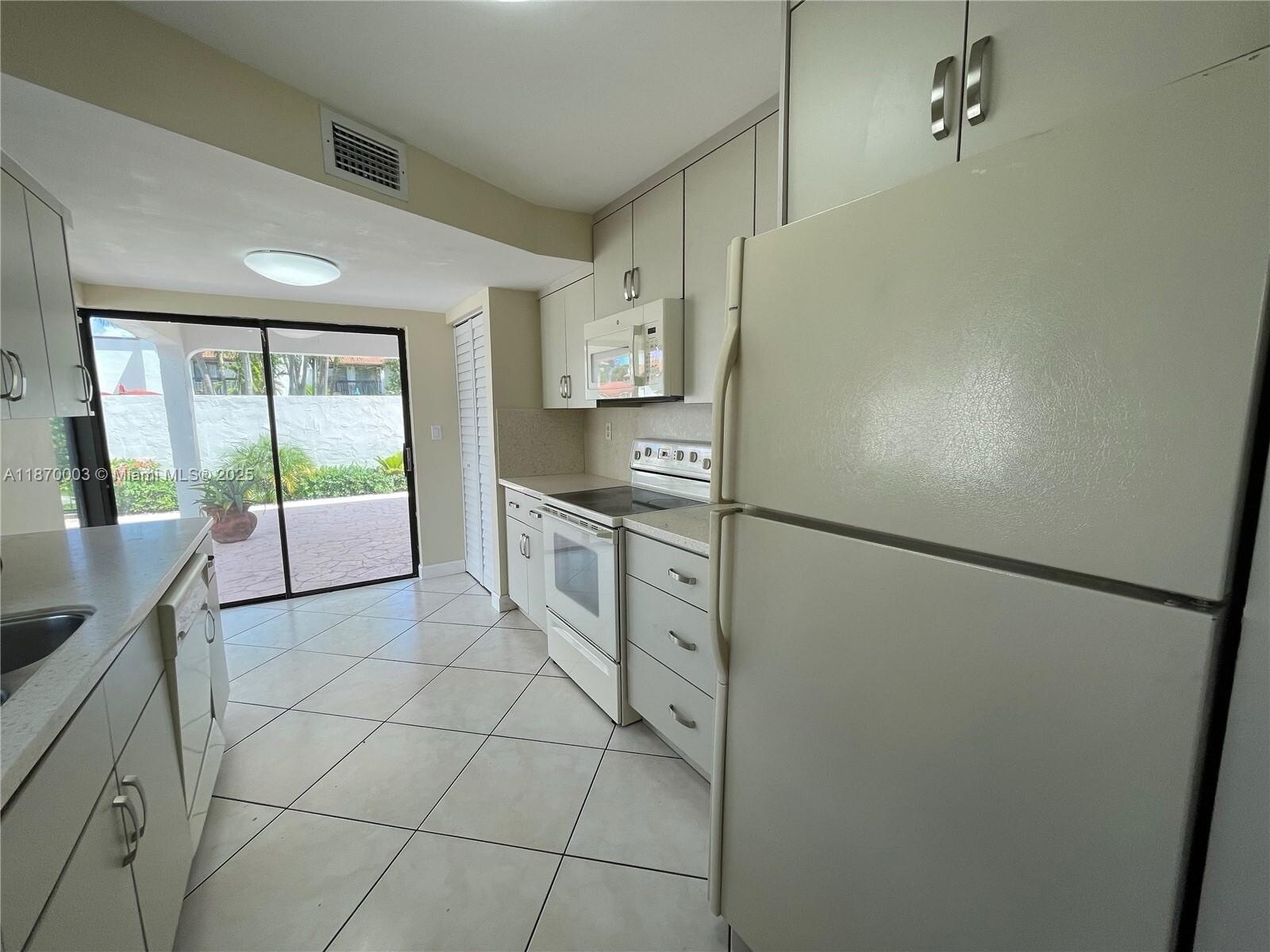 Building Photo - 1301 SW 124th Ct