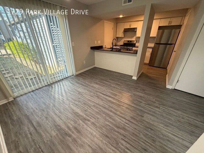 Building Photo - 1729 Park Village Dr