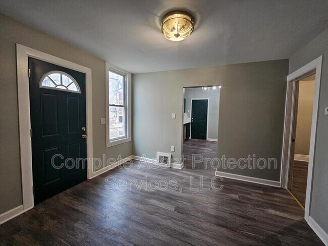 Building Photo - 917 W 144th St