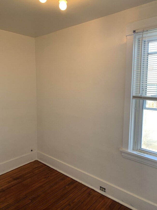 Building Photo - Great property in Morningside!