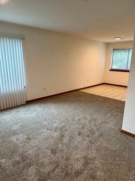Building Photo - 1155 Maple St