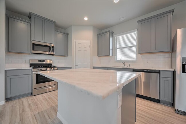 Building Photo - 101 Eliana Shores Dr