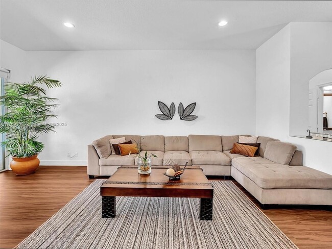 Building Photo - 754 Sunflower Cir