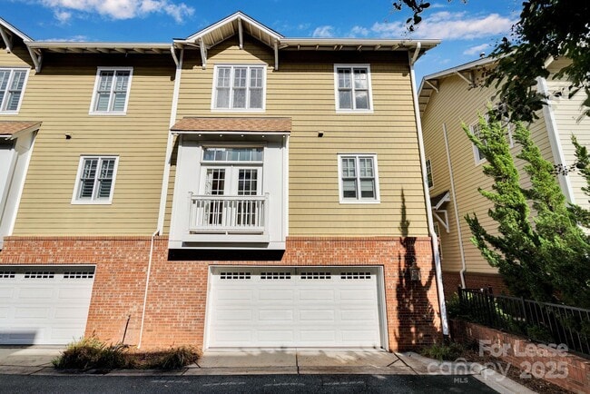 Building Photo - 336 Magnolia Ave