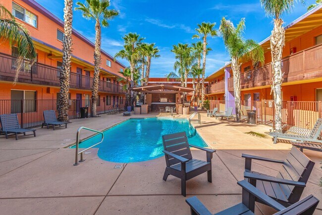 Building Photo - University/ Downtown- 1 bedroom first floor condo