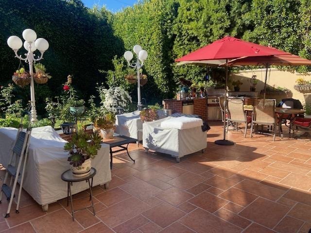 Building Photo - 1617 N Orange Grove Ave