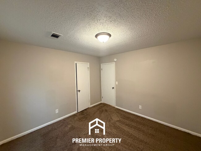 Building Photo - Charming 3BR/2BA Northport Home with Hardwood Floors & Brick Fireplace!
