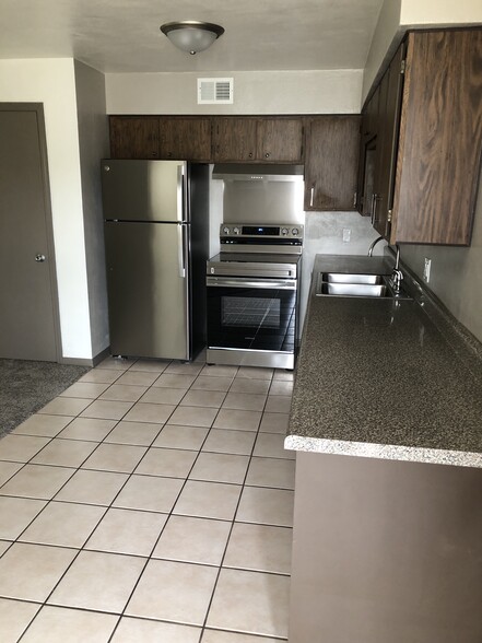 Building Photo - 205 E Dunklin St