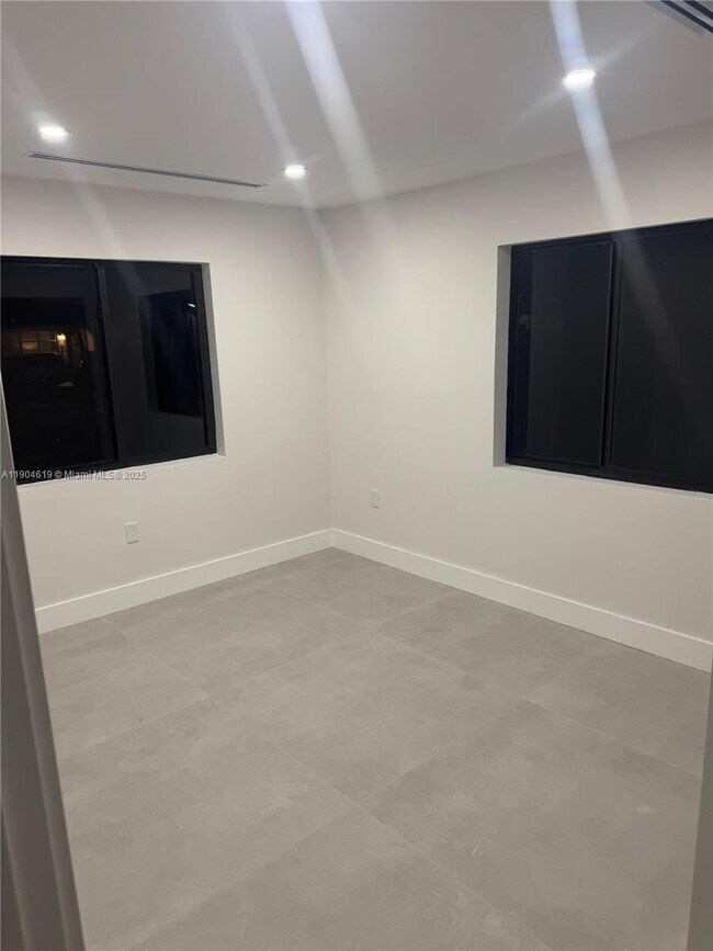 Building Photo - 9410 SW 55th St