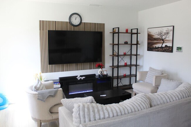 Building Photo - Coming Soon! Beautiful 3 BR Condo in Avon!