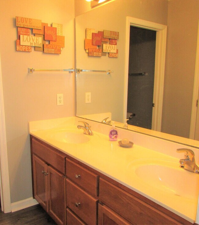 Building Photo - This is a 2 Bedroom, 2 Bathroom Completely...