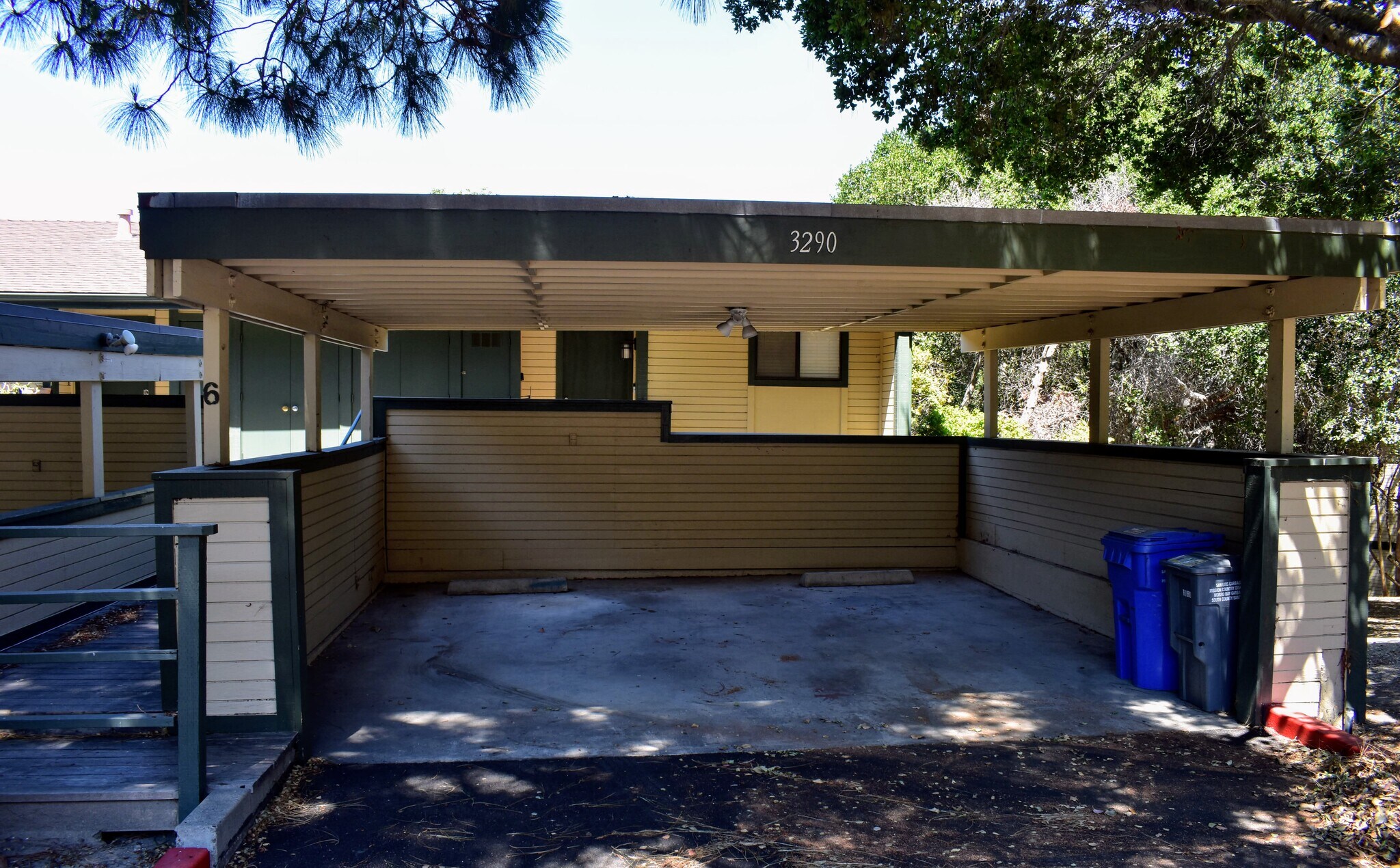 Building Photo - 3290 Rockview Pl