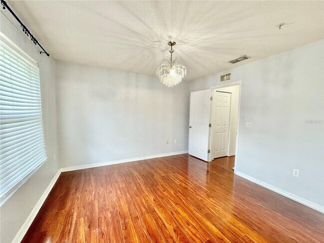 Building Photo - Beautiful 3BR/2.5BA Corner Townhome in Hai...
