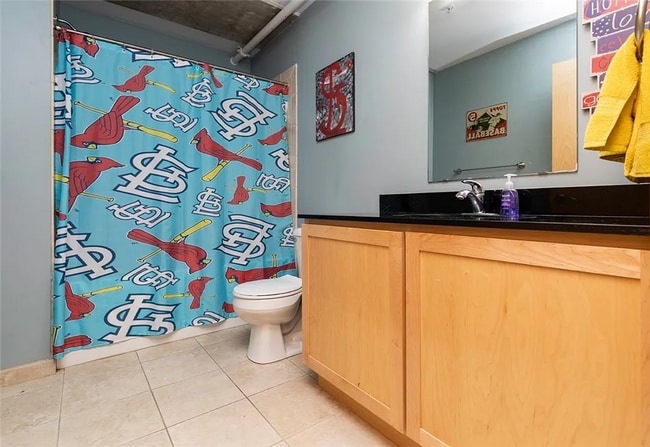 Building Photo - Modern 2-Bedroom, 2-Bathroom Condo – Prime...