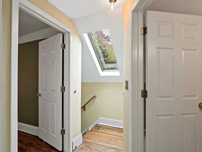 Building Photo - 3 bedroom house in Cherokee Park St. Paul