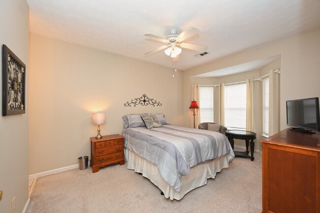 Building Photo - FULLY FURNISHED 2BR CONDO WITH MONTHLY LEASE TERMS