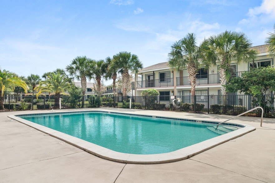 Primary Photo - Breeze Apartments