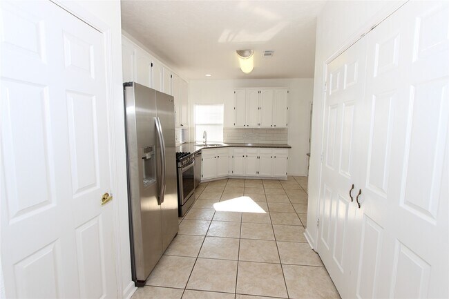 Building Photo - 3311 Twelve Oaks Ln