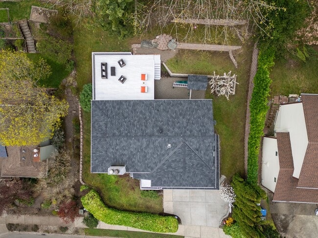 Building Photo - 5235 Highland Dr