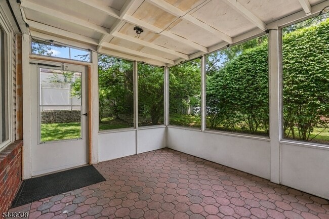 Building Photo - 57 Ivanhoe Ter