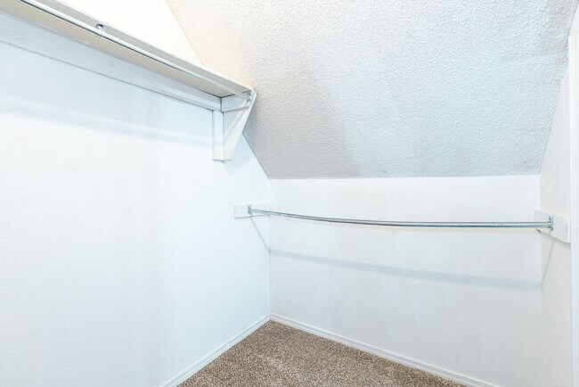 Building Photo - Newly Renovated 4 Bed / 3.5 Bath in Tulsa ...