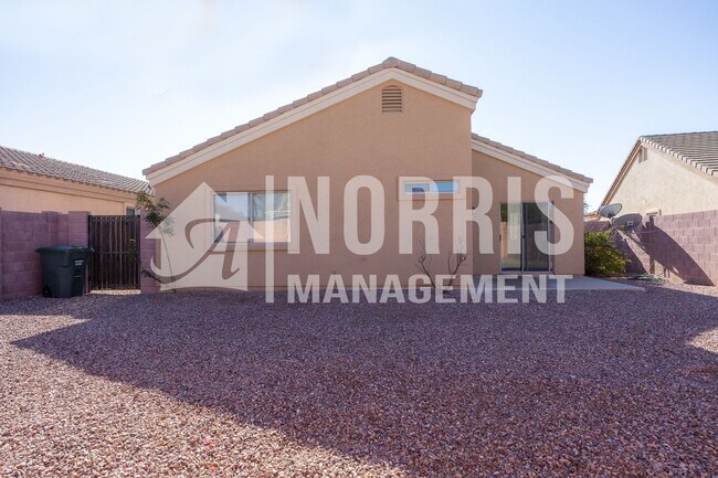 Building Photo - Great Home Located minutes from Freeway